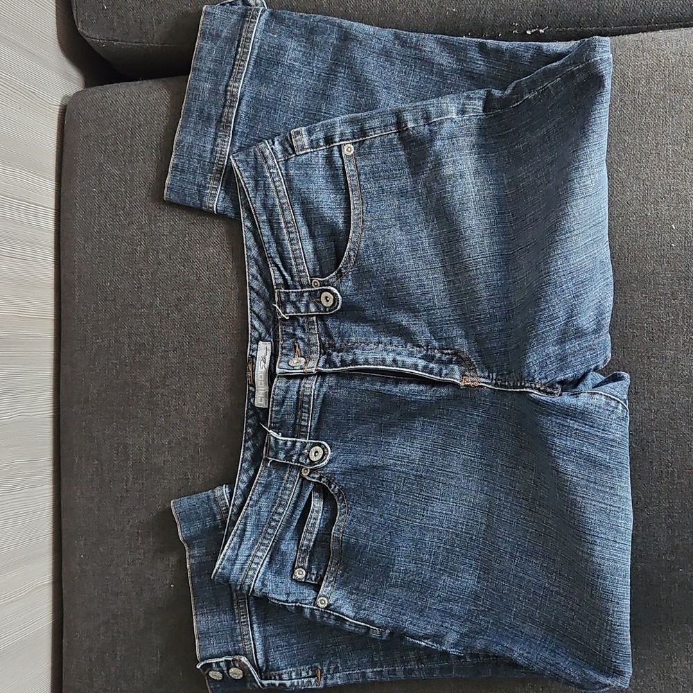Chico’s cropped denim capris dark wash button‑tab hem - Picture 4 of 6